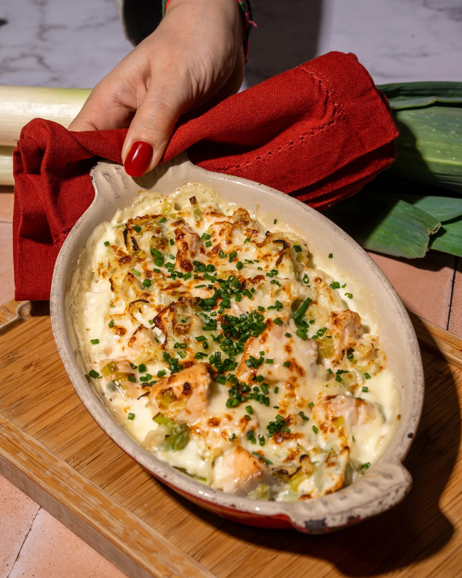 RECETTE - Gratin de ravioles, saumon, épinards, sauce parmesan citron